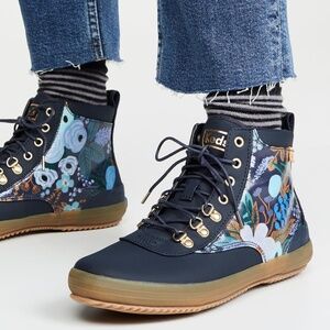 KEDS X RIFLE PAPER CO Garden Party Scout Weather Boot, Navy Blue Floral W8